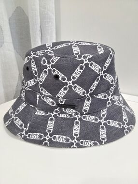 Michael Kors Empire Logo Jacquard Bucket Hat, gray white Sun Hat, OS NEW